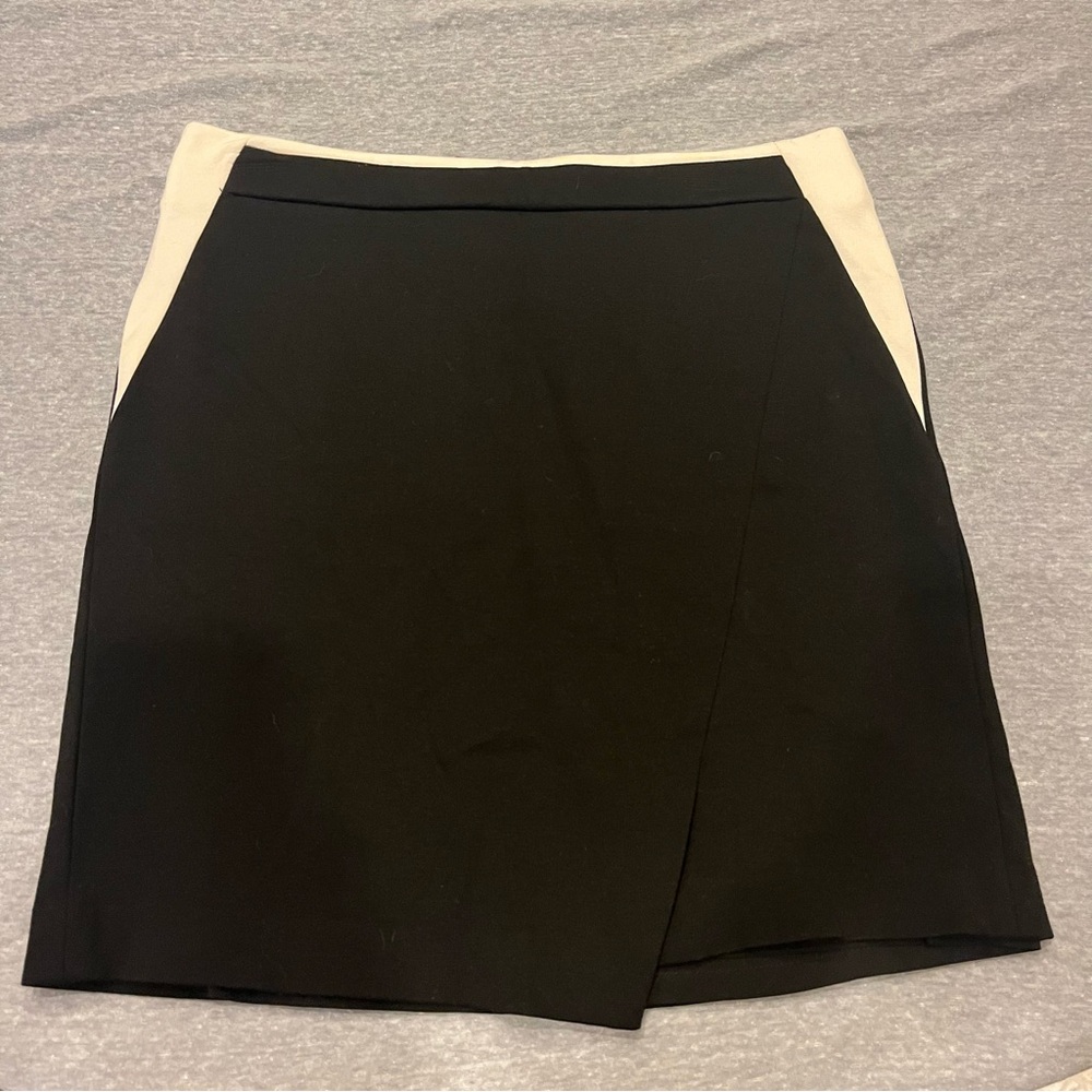 White House Black Market black with white panel mini skirt